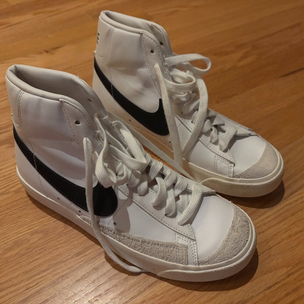 Nike Women’s Blazer Mid 77 Vintage Sneakers high tops Size 8